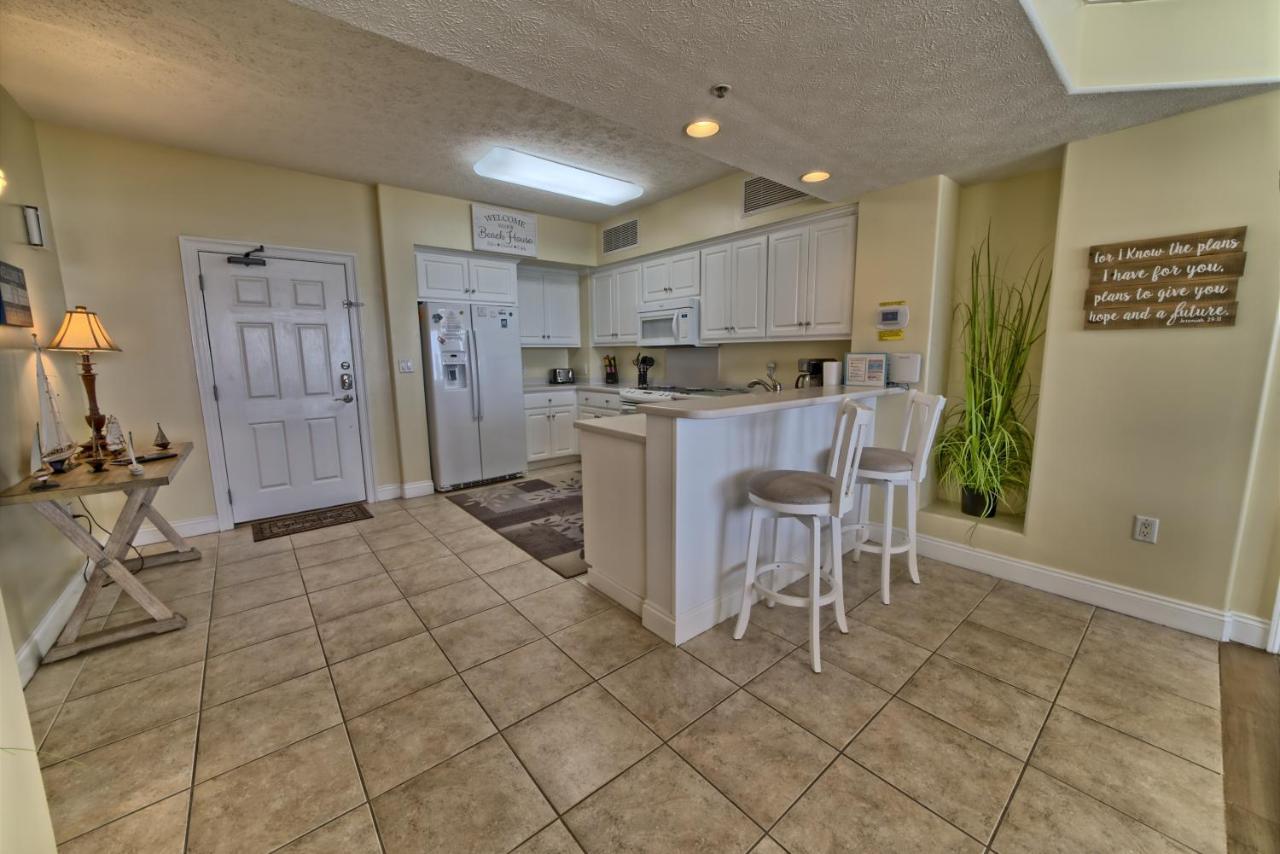 Roomy With Pool And Access - Unit 0502 Apartment *
