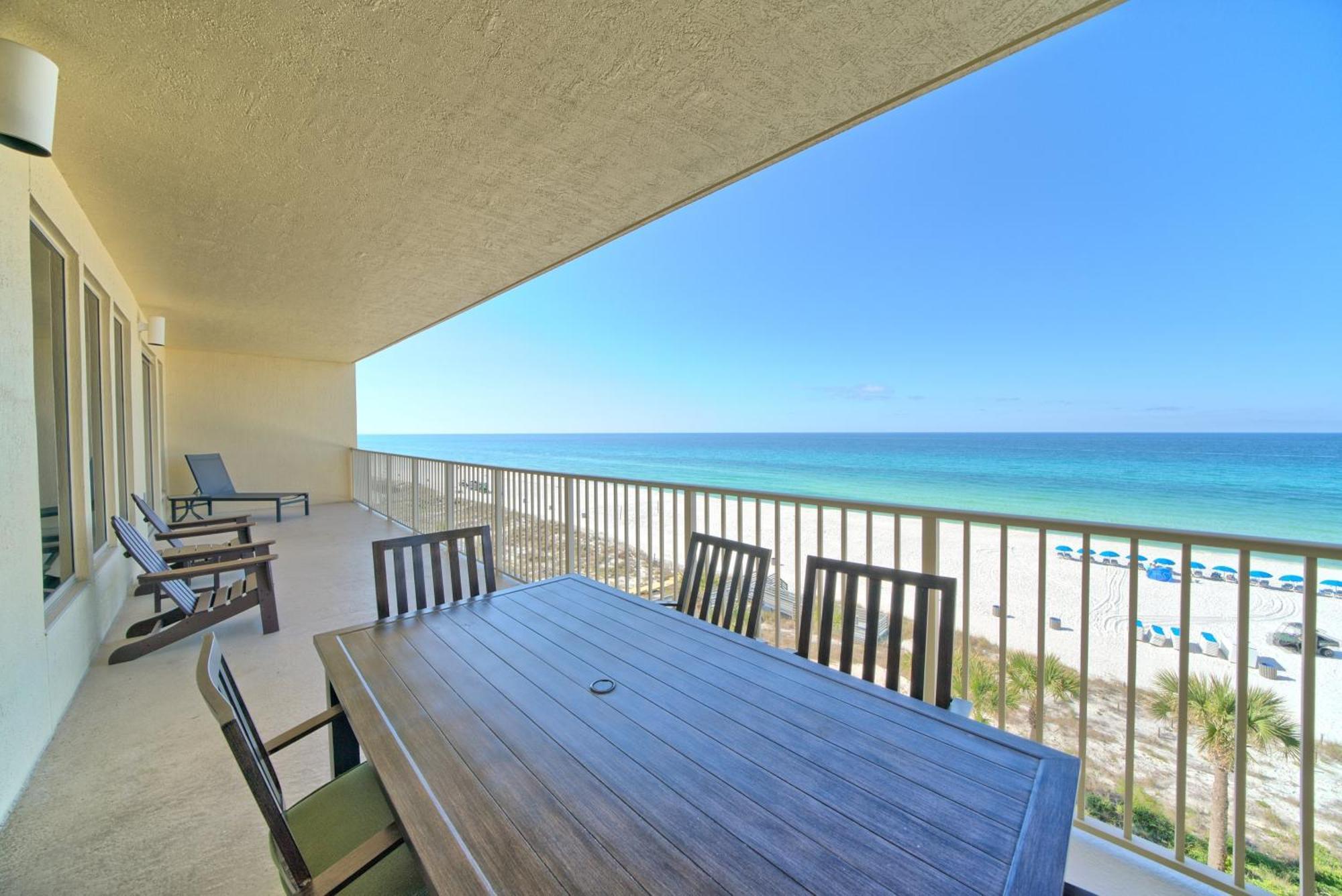 Apartment Roomy With Pool And Access - Unit 0502