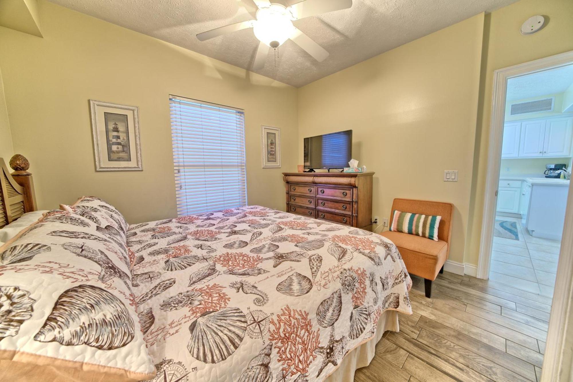 Roomy With Pool And Access - Unit 0502 Apartment Panama City Beach