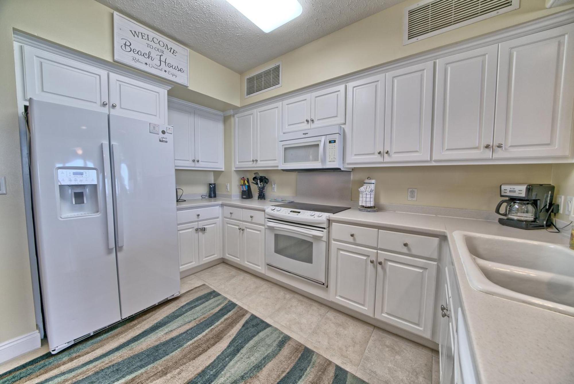 Apartment Roomy With Pool And Access - Unit 0502